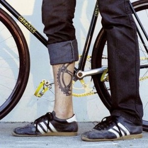 biciklis tetoválás lánctányér
